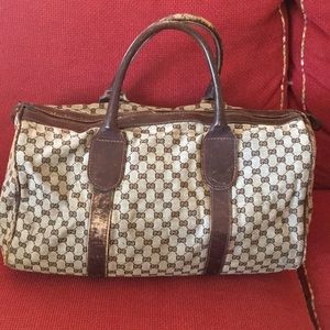 Gucci Duffle Bag Vintage & Distressed Signature
